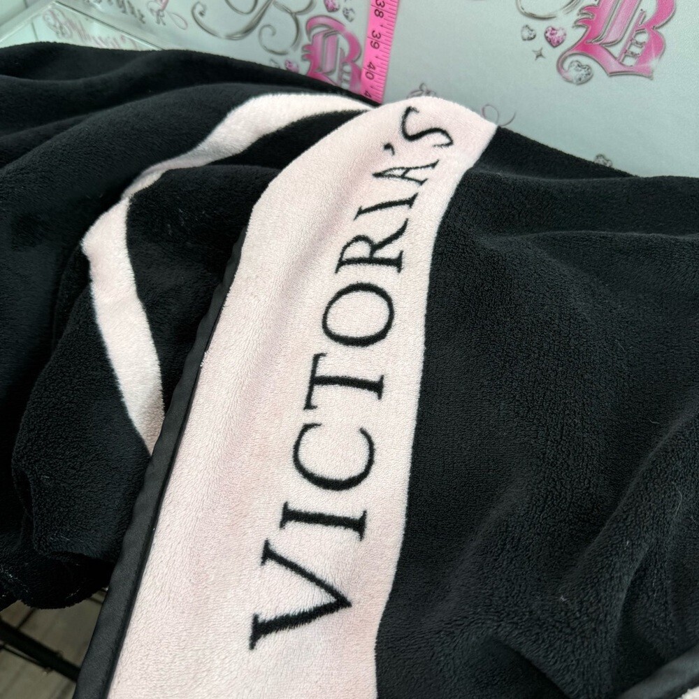 Victoria's Secret blanket Black & Light Pink Logo Throw Blanket - Picture 6 of 6